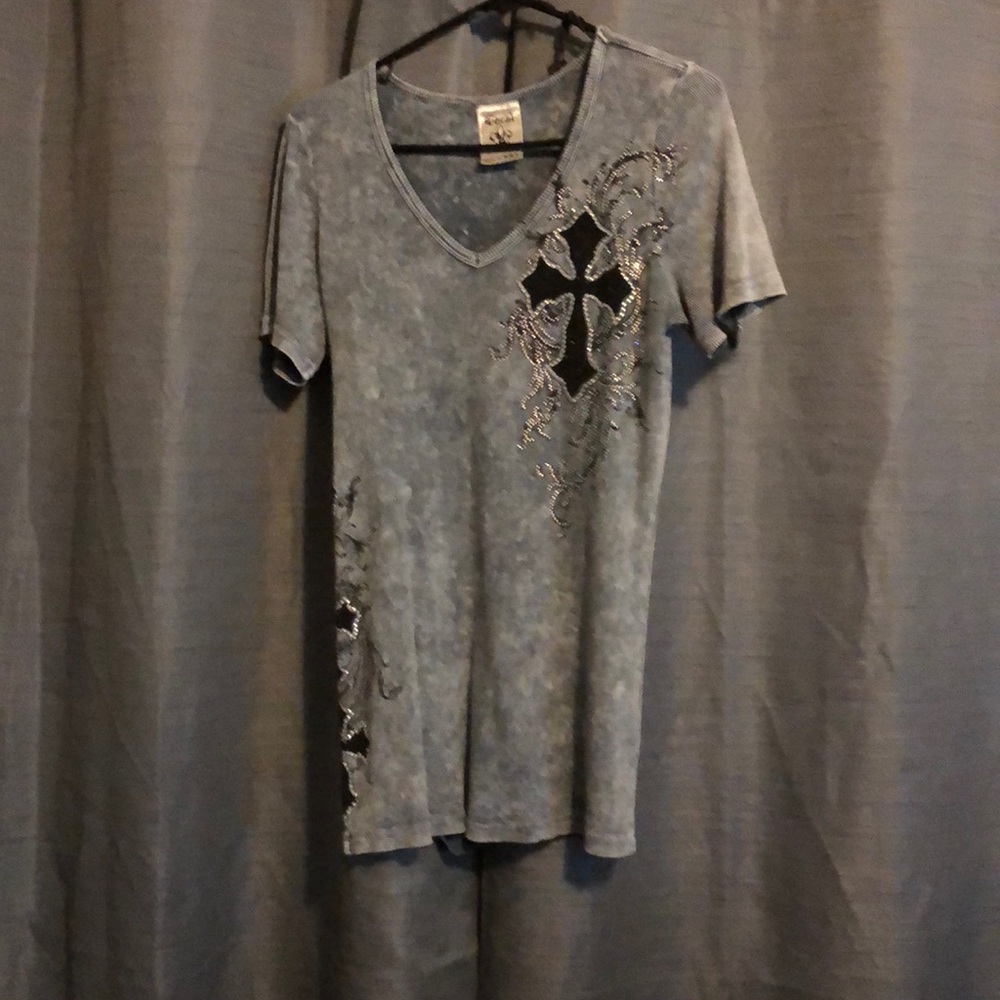 Burn out cross shirt